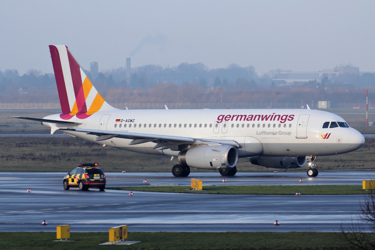 Germanwings D-AGWZ rollt zum Start in Düsseldorf 26.12.2014