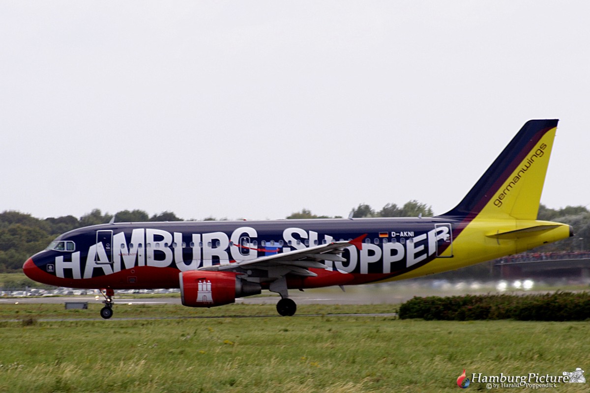 Germanwings D-AKNI Airbus A319-100 in der Sonderbemalung(Hamburg Shopper)am Hamburg Airport HAM-EDDH.
Am 15.09.2007