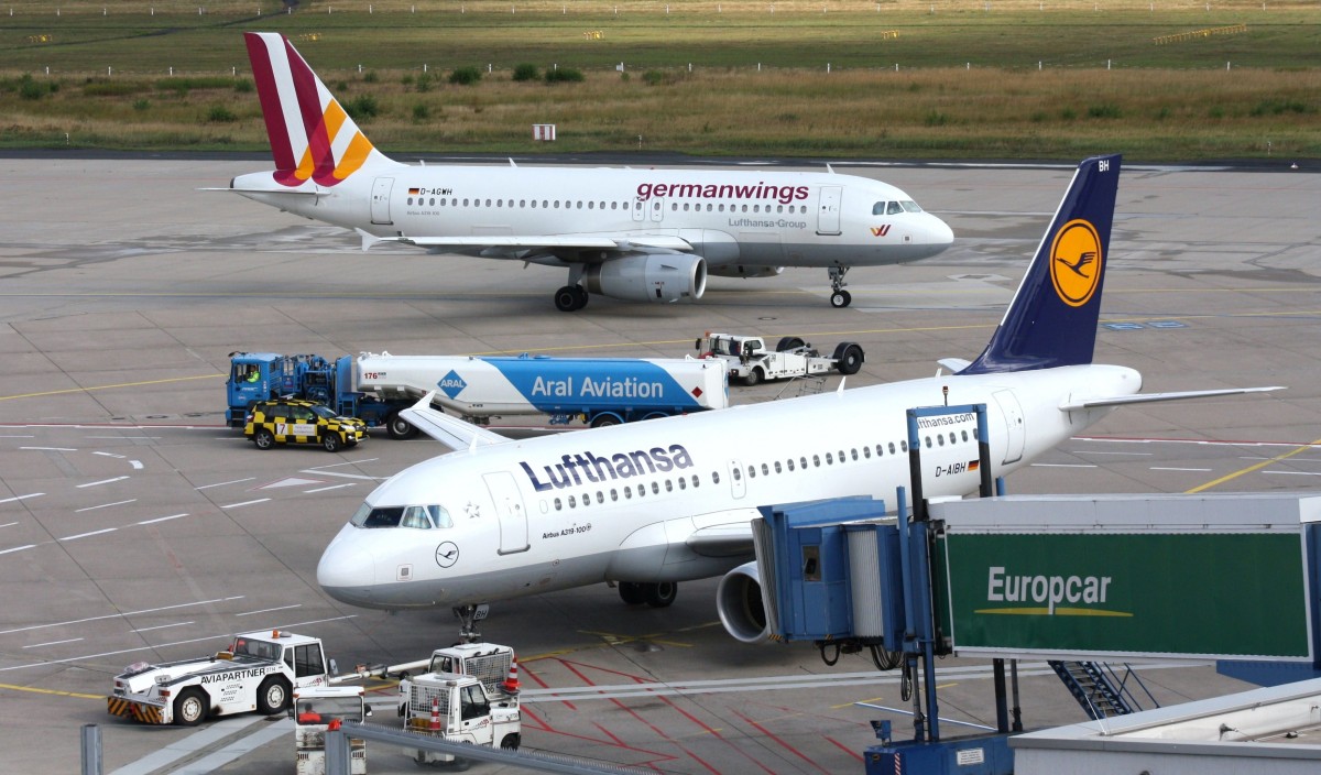 Germanwings,D-AGWH,(c/n3352),Airbus A319-132,09.09.2013,CGN-EDDK,Köln-Bonn,Germany.(vorn:Lufthansa,D-AIBH,A319-112)