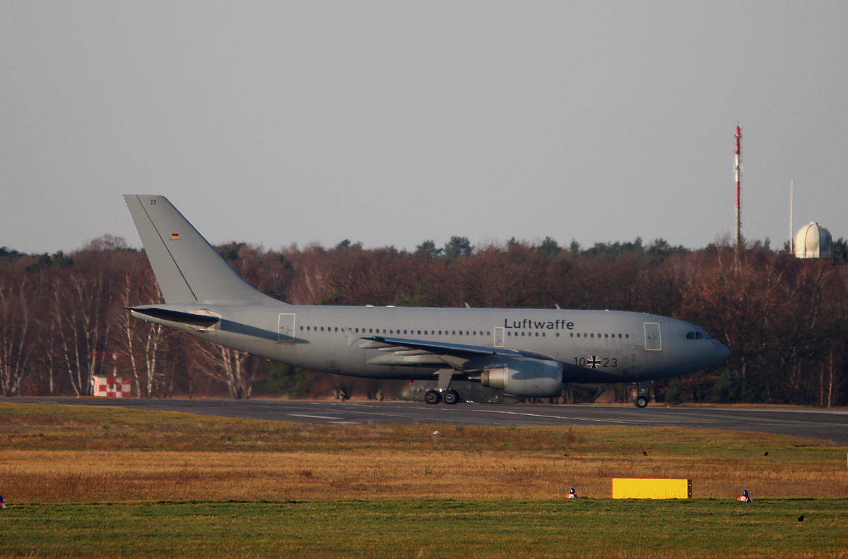 Germany Air Force A 310-304(ET)10+23 bei der Ankunft in Berlin-Tegel am 06.12.2015