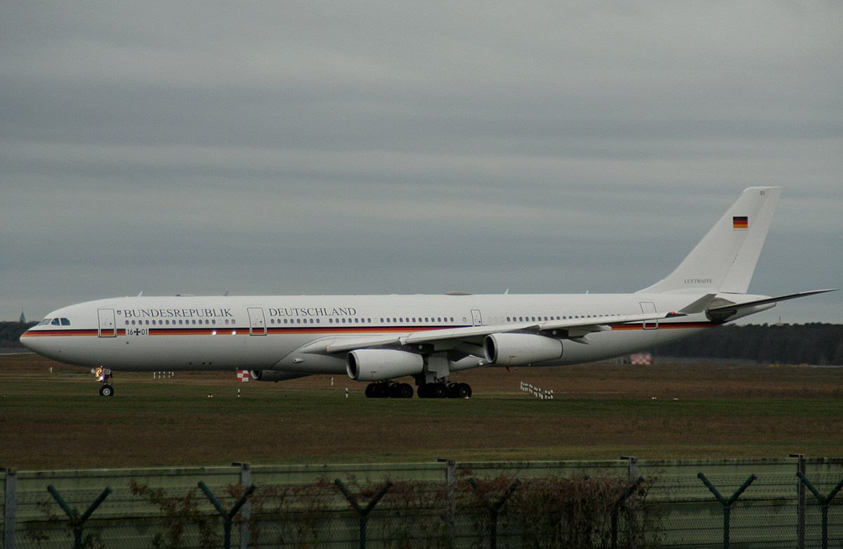 Germany Air Force A 340-313X 16+01 kurz vor dem Start in Berlin-Tegel am 29.11.2015