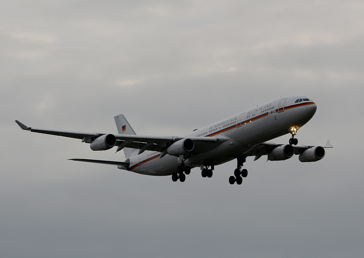 Germany Air Force A 340-313X 16+02 bei der Landung in Berlin-Tegel am 19.12.2015