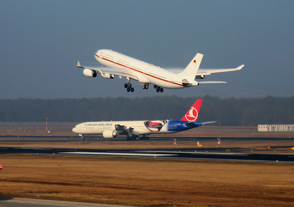 Germany Air Force, Airbus A 340-313X, 16+01, Turkish Airlines, Boeing B 777-3F2(ER), TC-JJN, TXL, 08.03.2016