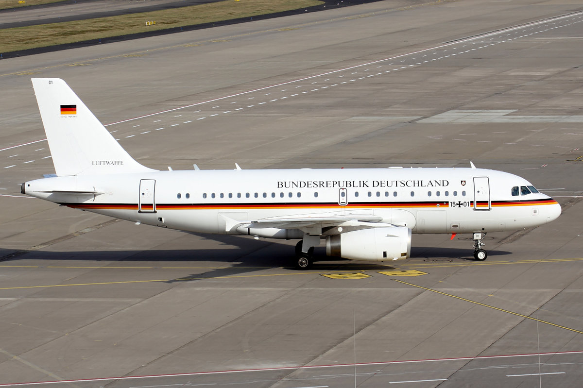 Germany Air Force Airbus A319-133CJ 15+01 rollt zur Parkposition am Flughafen Köln/Bonn 23.6.2017