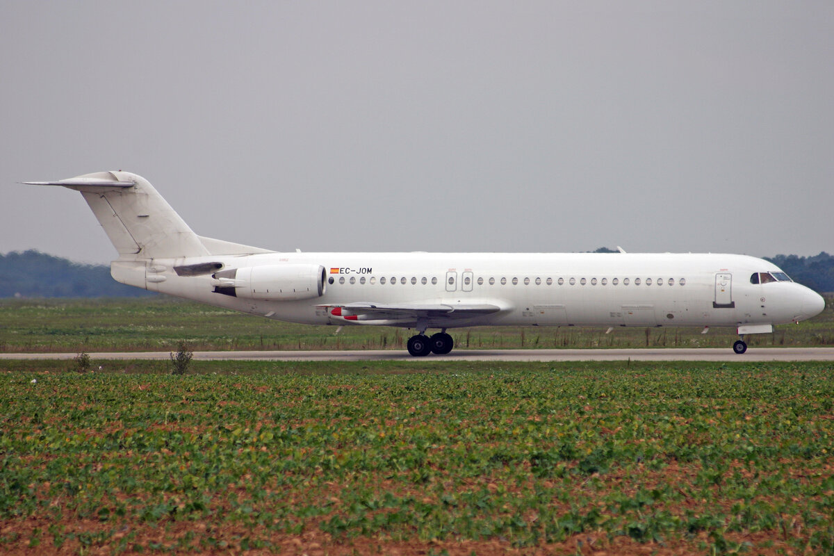 Girjet, EC-JOM, Fokker100, msn: 11498, 31.August 2007, LYS Lyon-Saint-Exupéry, France.