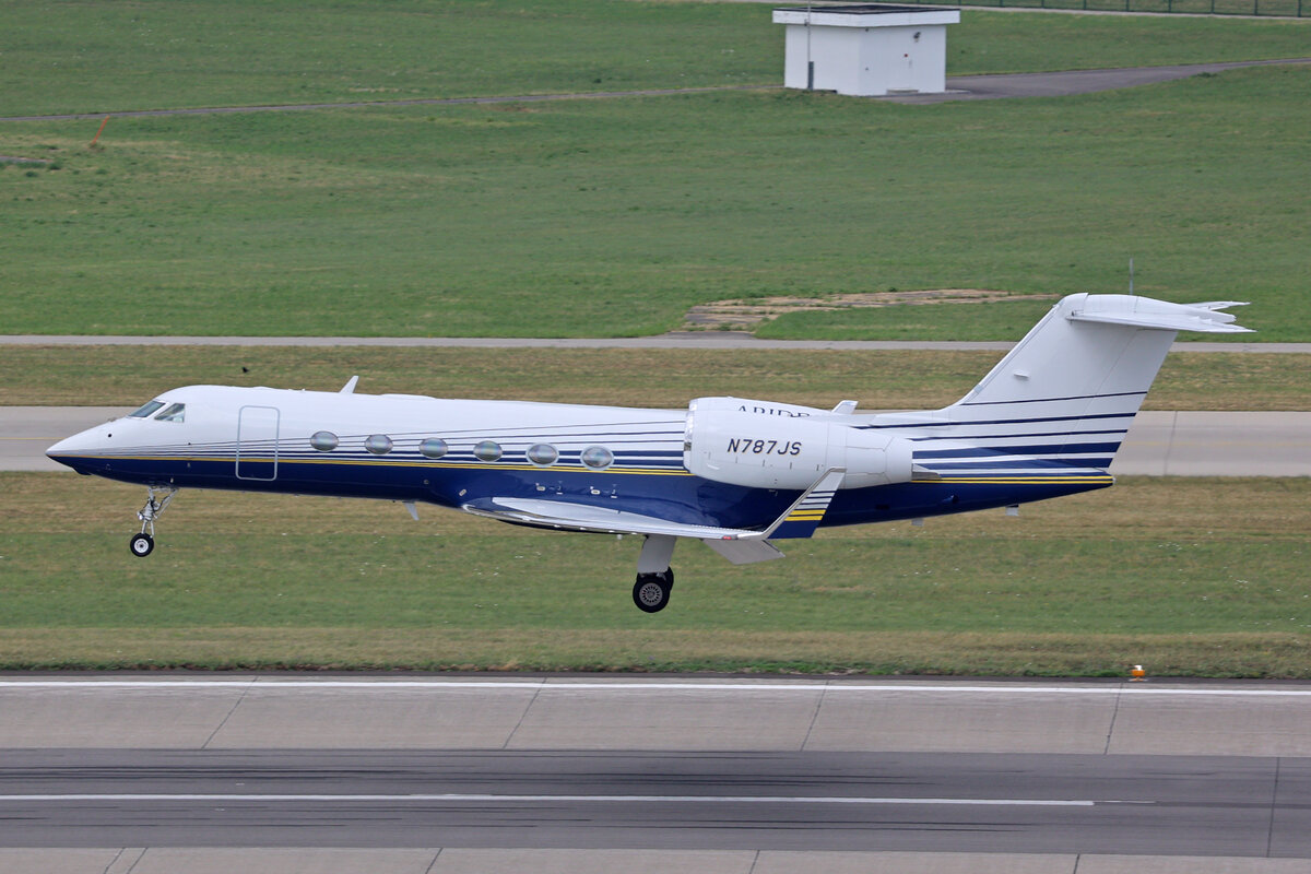 Globus Aviation 450, N787JS, Gulfstream G450, msn: 4189, 02.Juli 2023, ZRH Zürich, Switzerland.