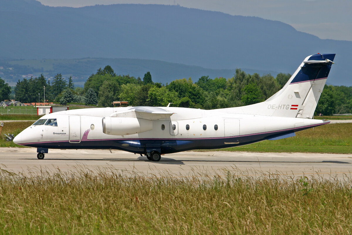 Grossmann Air Service, OE-HTG, Dornier Do328-310, msn: 3162, 11.Juni 2008, GVA Genève, Switzerland.