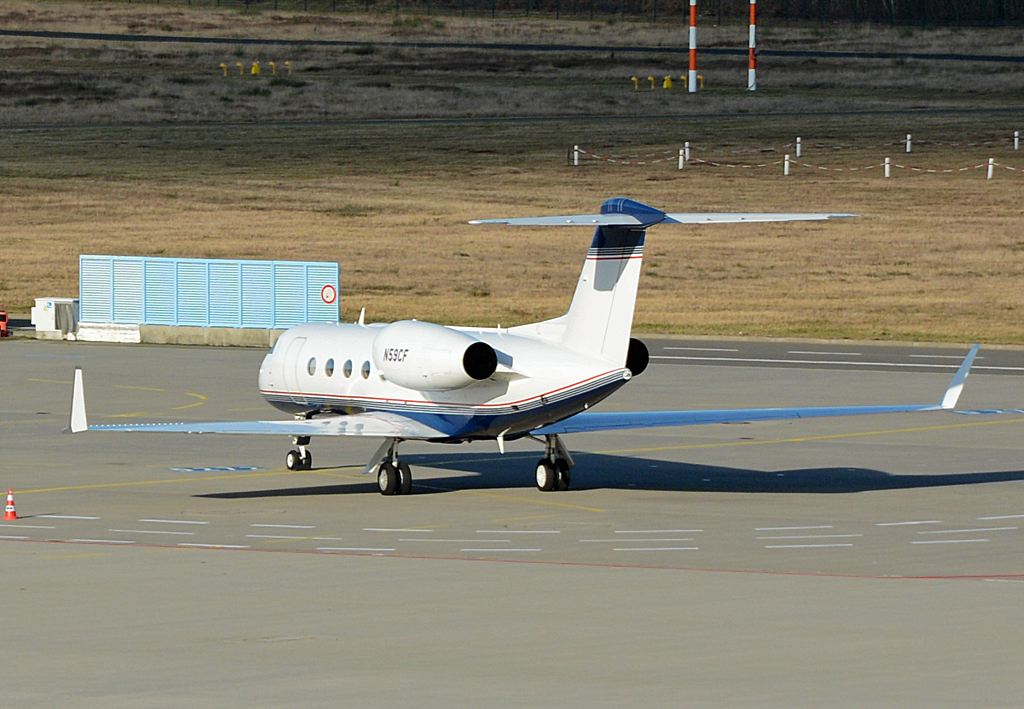 Gulfstream G 450, N59CF in Köln-Bonn - 02.02.2014