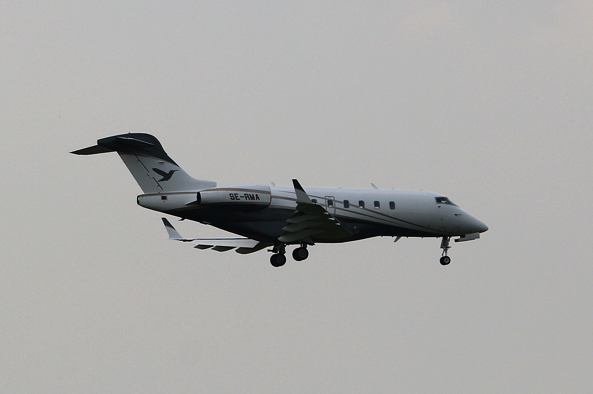 H-Bird Aviation Services, BD-100-1A10 Challenger 300, SE-RMA, SXF, 31.05.2016