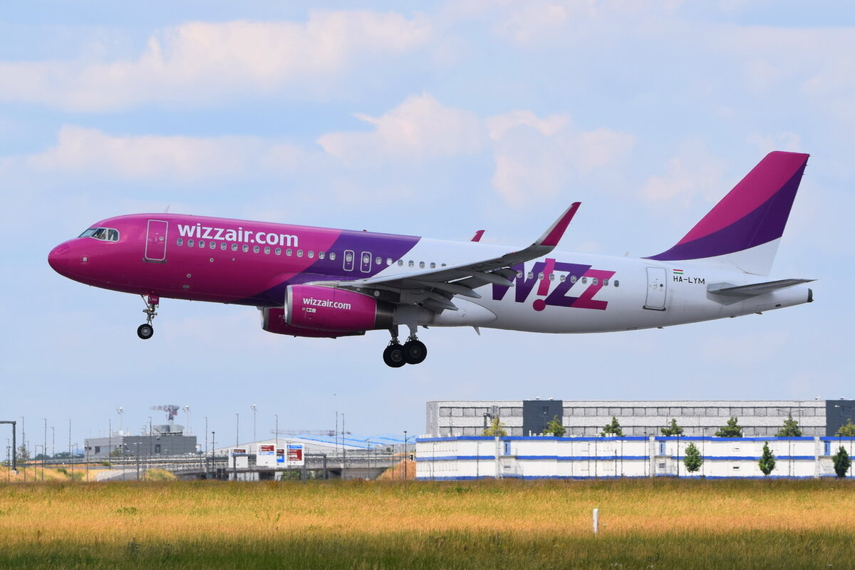 HA-LYM , Wizz Air , Airbus A320-232(WL) ,  Berlin-Brandenburg  Willy Brandt  , BER , 26.06.2021 ,