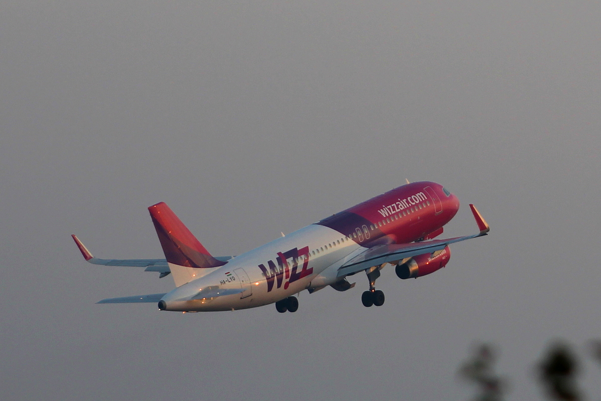HA-LYO Wizz Air Airbus A320 am 13.10.2015 gestartet in Dortmund