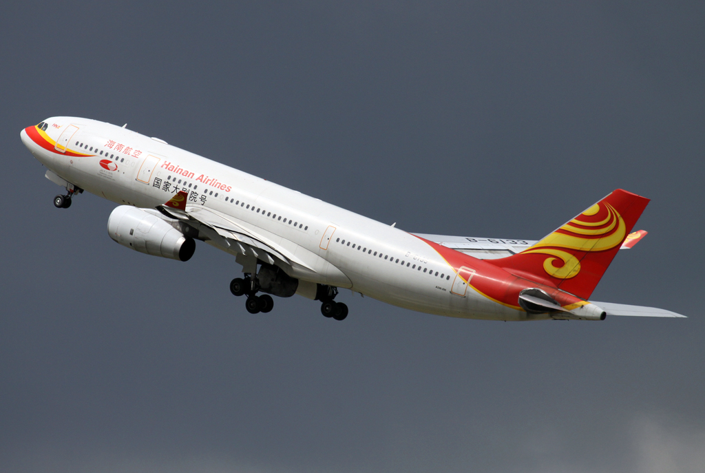 Hainan A330-200 B-6133 beim Takeoff auf 25R in BRU / EBBR / Brussel am 05.06.2014