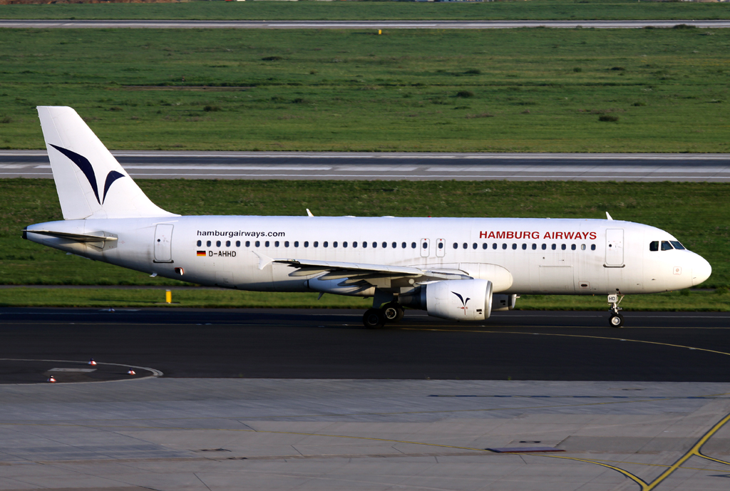 Hamburg Airways A-320 D-AHHD auf dem Taxiway zur 23L in DUS / EDDL / Düsseldorf am 20.08.2014