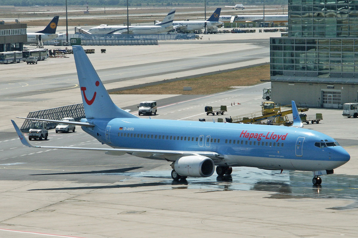 Hapag-Lloyd, D-AHFA, Boeing 737-8K5, 19.Juli 2003, FRA Frankfurt, Germany.