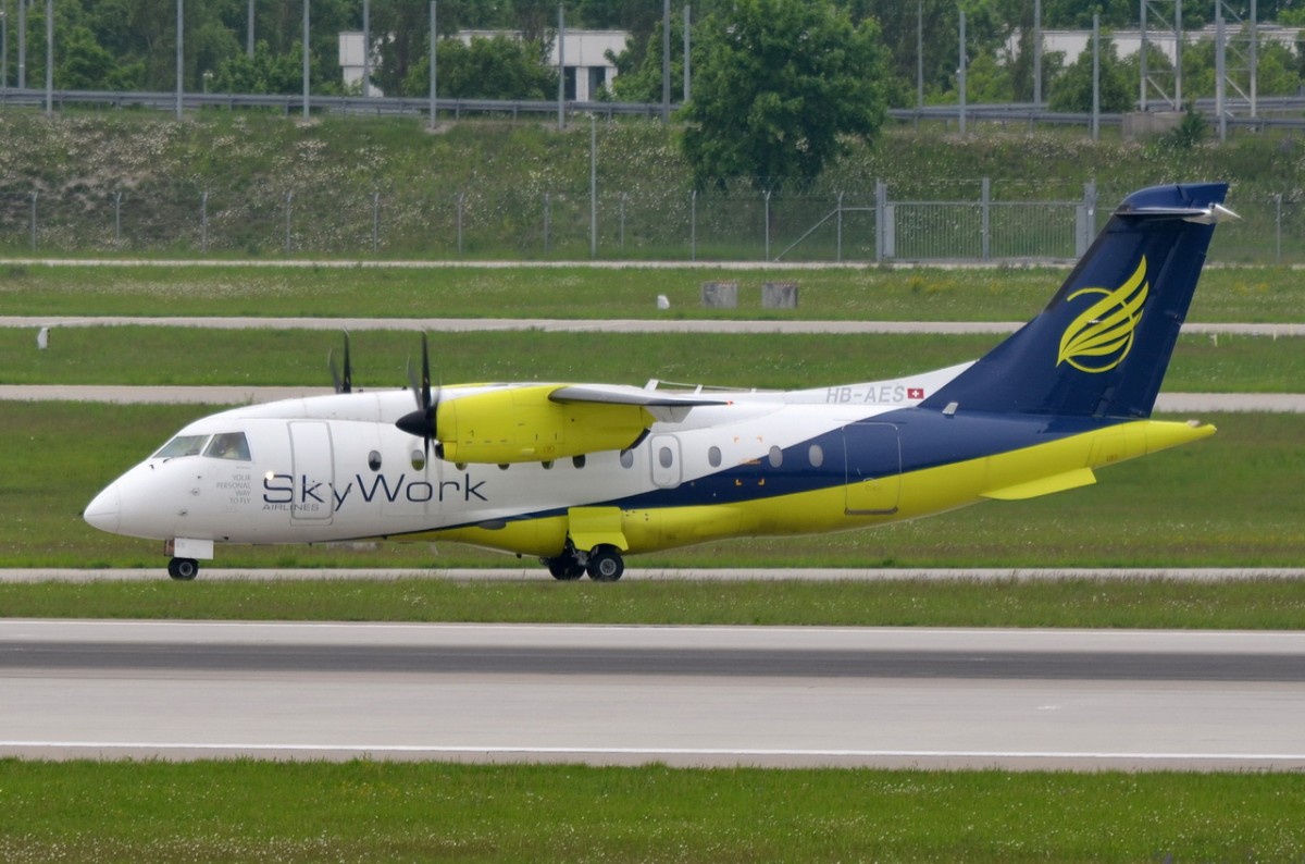 HB-AES SkyWork Airlines Dornier 328-110  vor dem Start in München am 14.05.2015