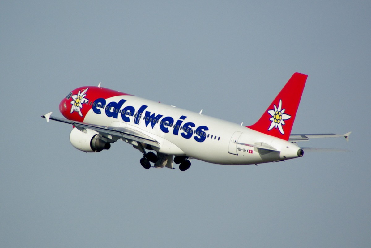 HB-IHX Edelweiss Air Airbus A320-214    18.02.2014  Berlin-Tegel