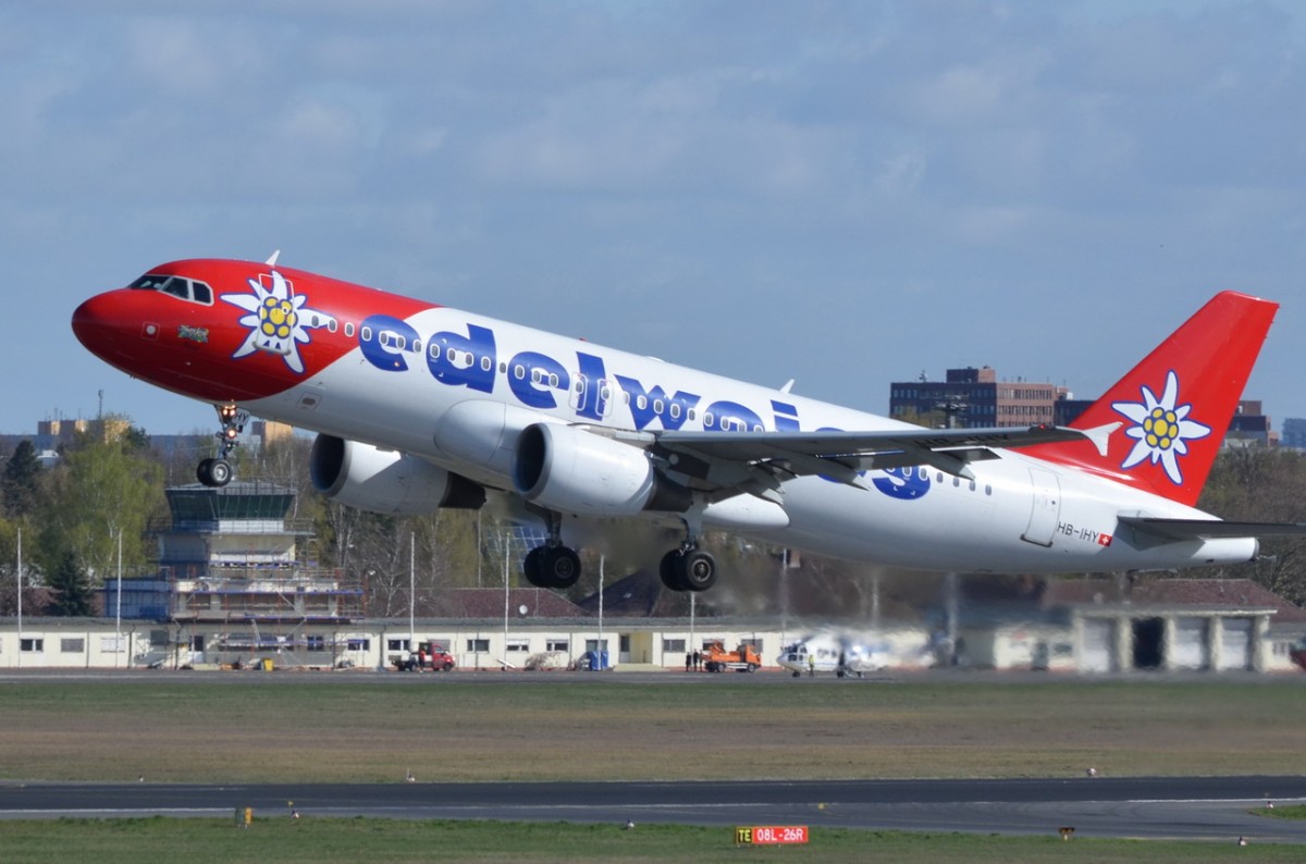 HB-IHY Edelweiss Air Airbus A320-214   gestartet in Tegel  16.04.2015