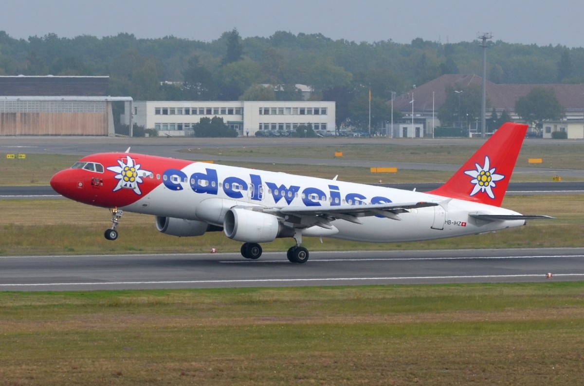 HB-IHZ Edelweiss Air Airbus A320-214    beim Start am 08.09.2014 in Tegel
