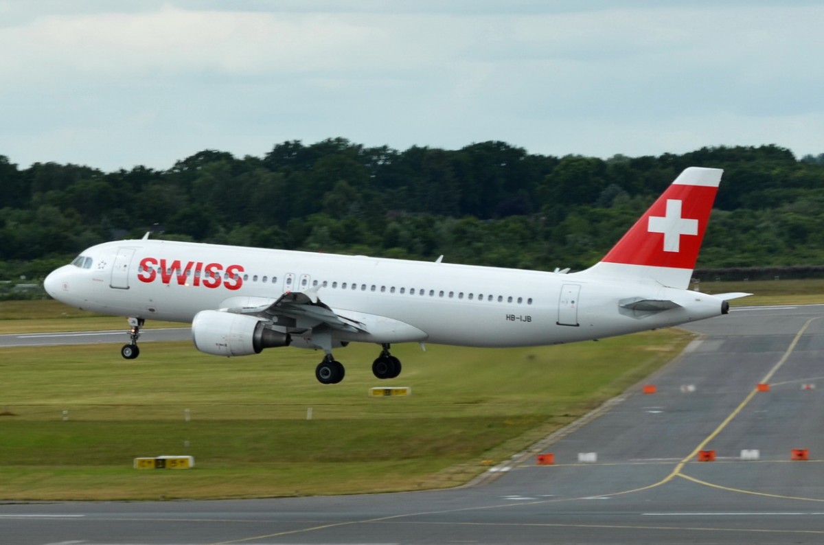 HB-IJB Swiss Airbus A320-214   am 19.06.2015 in Hamburg bei der Landung