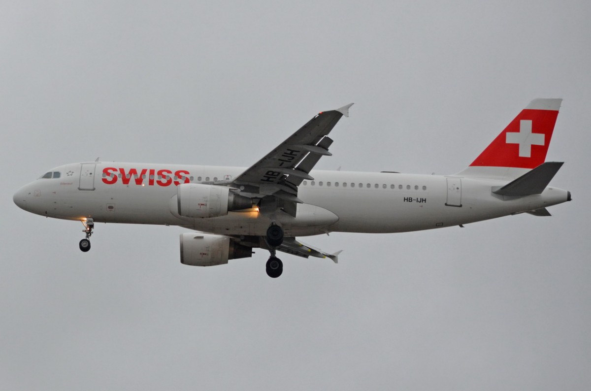 HB-IJH Swiss Airbus A320-214   Anflug Tegel am 09.02.2015