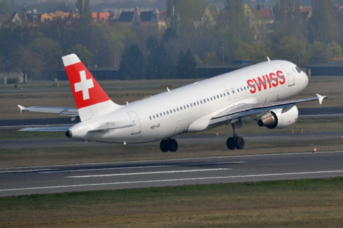 HB-IJI Swiss Airbus A320-214   gestartet in Tegel  03.04.2014