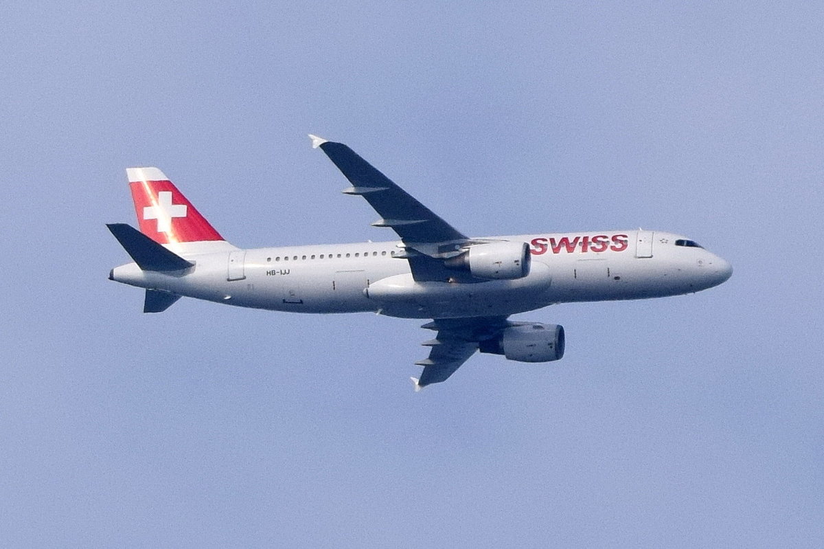 HB-IJJ Swiss Airbus A320-214  beim Anflug auf Tegel am 16.09.2016
