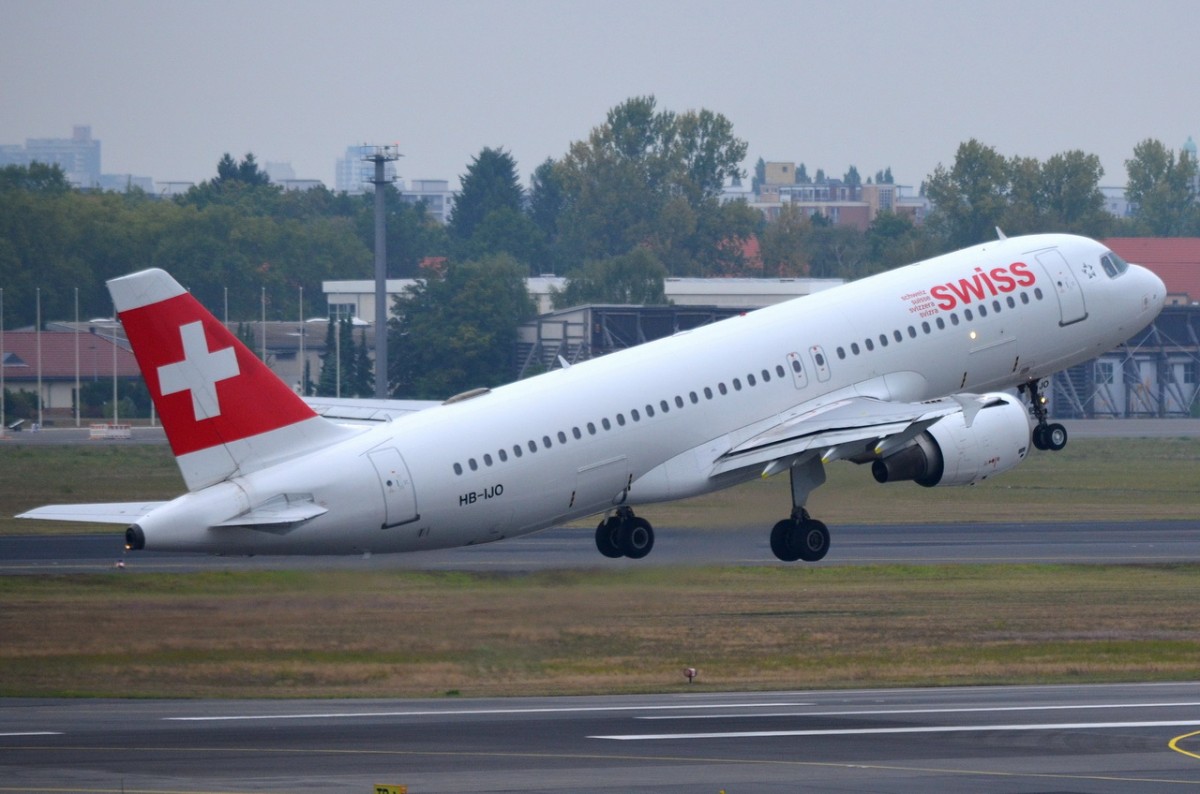 HB-IJO Swiss Airbus A320-214   in Tegel am 12.09.2014 gestartet