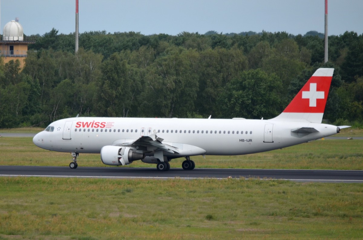 HB-IJR Swiss Airbus A320-214    in Tegel gelandet am 12.08.2014