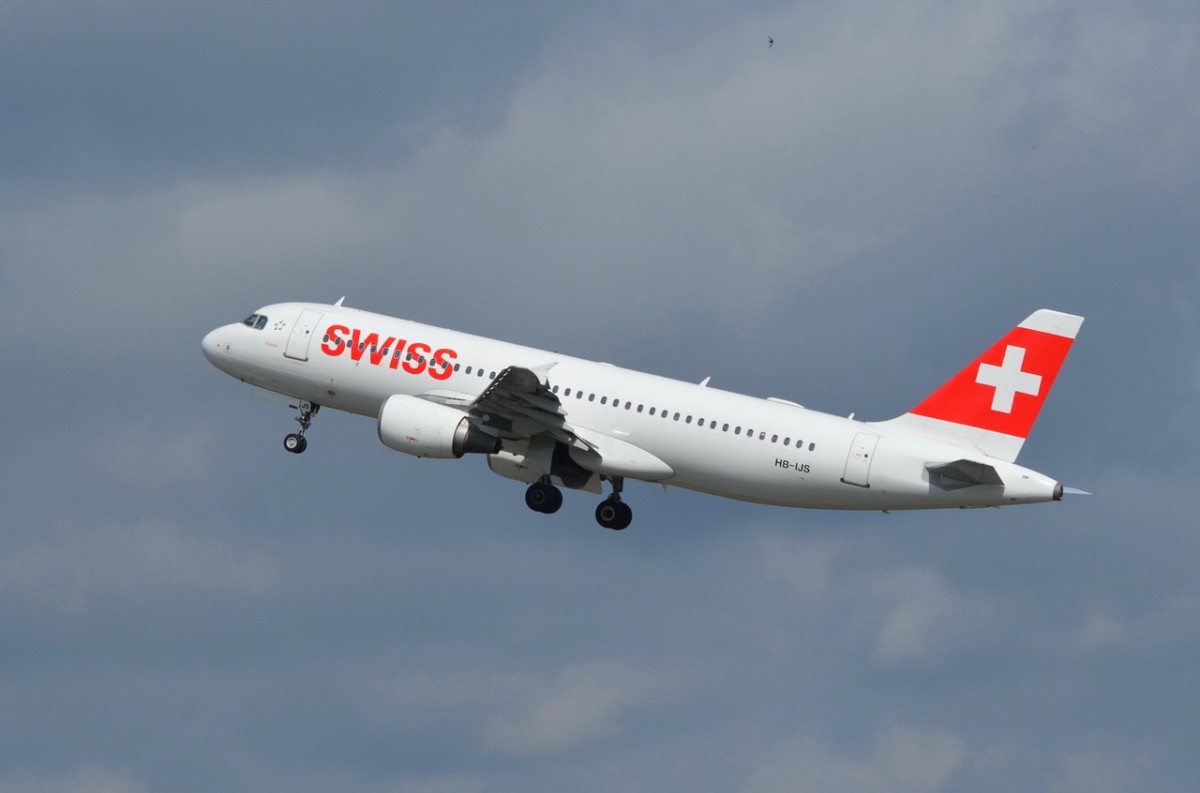 HB-IJS Swiss Airbus A320-214    in Tegel am 20.08.2014 gestartet
