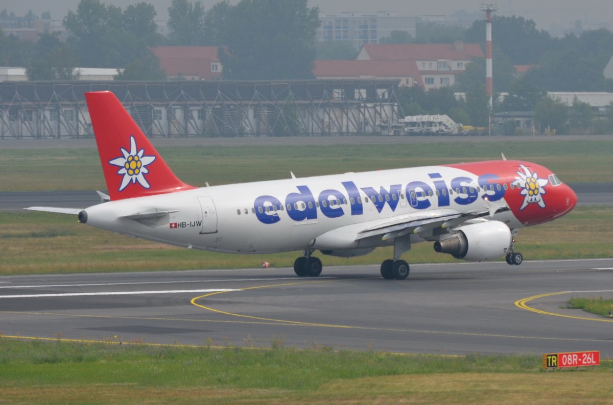 HB-IJW Edelweiss Air Airbus A320-214   in Tegel am 30.07.2014 gestartet