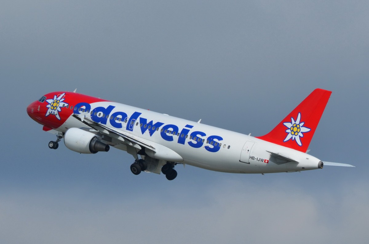 HB-IJW Edelweiss Air Airbus A320-214    gestartet am 20.08.2014 in Tegel