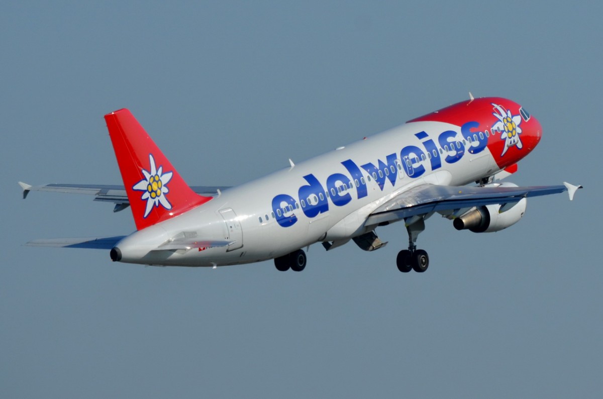 HB-IJW Edelweiss Air Airbus A320-214   in Tegel am 04.09.2014 gestartet