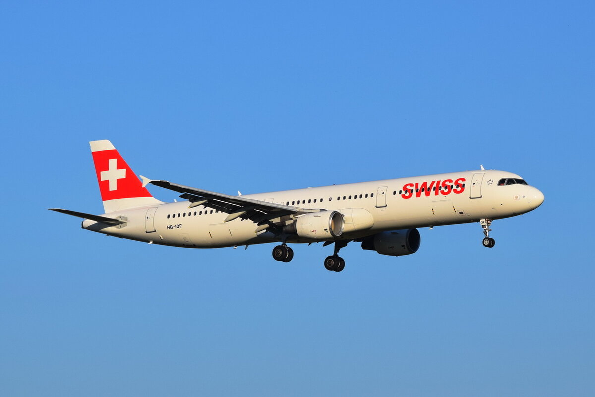 HB-IOF , Swiss , Airbus A321-111 , Berlin-Brandenburg  Willy Brandt  , BER , 09.10.2021 