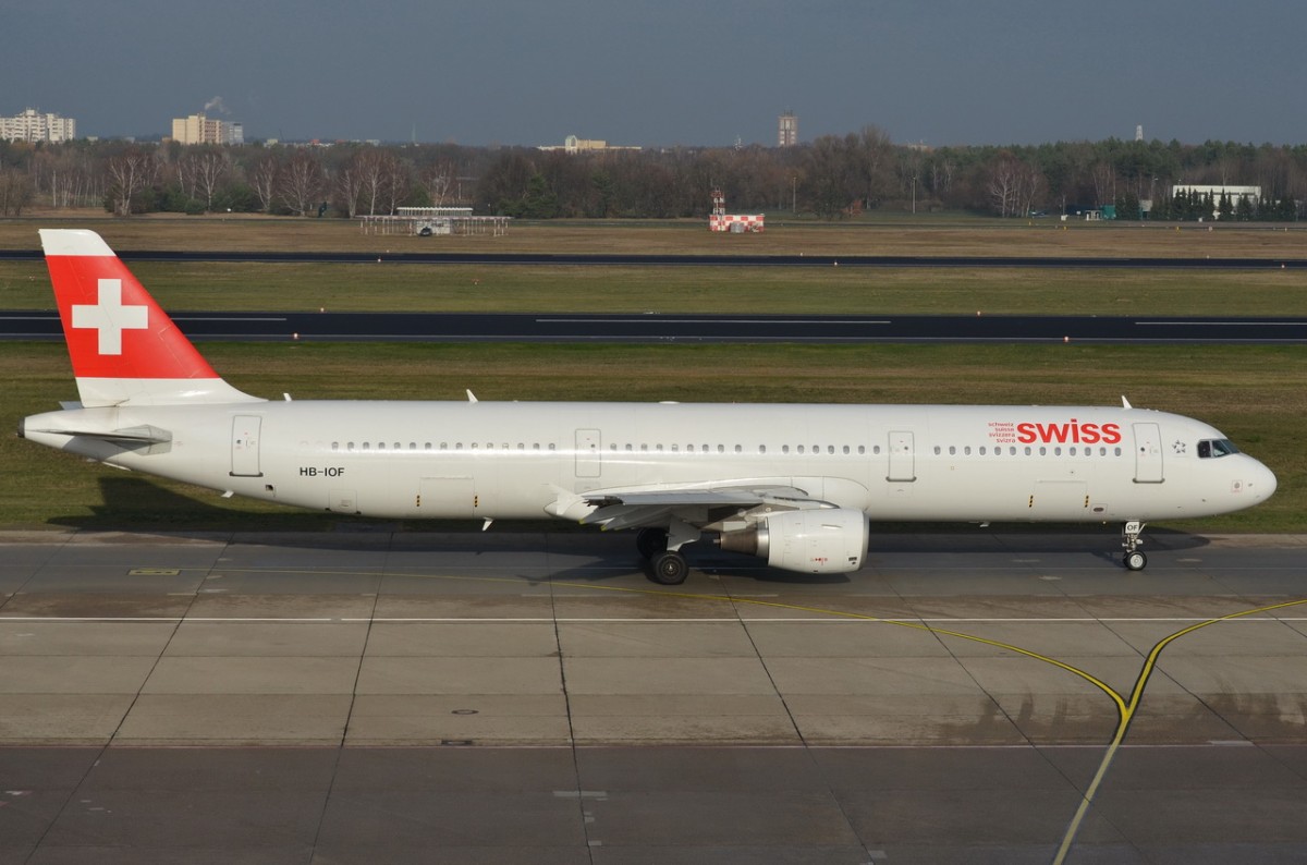 HB-IOF Swiss Airbus A321-111  zum Start in Tegel  24.11.2015
