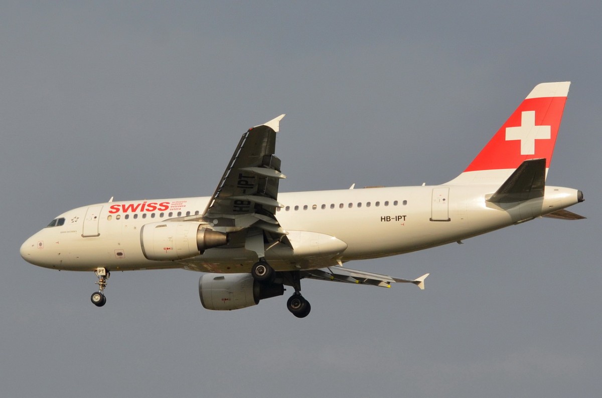 HB-IPT Swiss Airbus A319-112  Grand-Saconnex    am 05.11.2014 Anflug auf Tegel