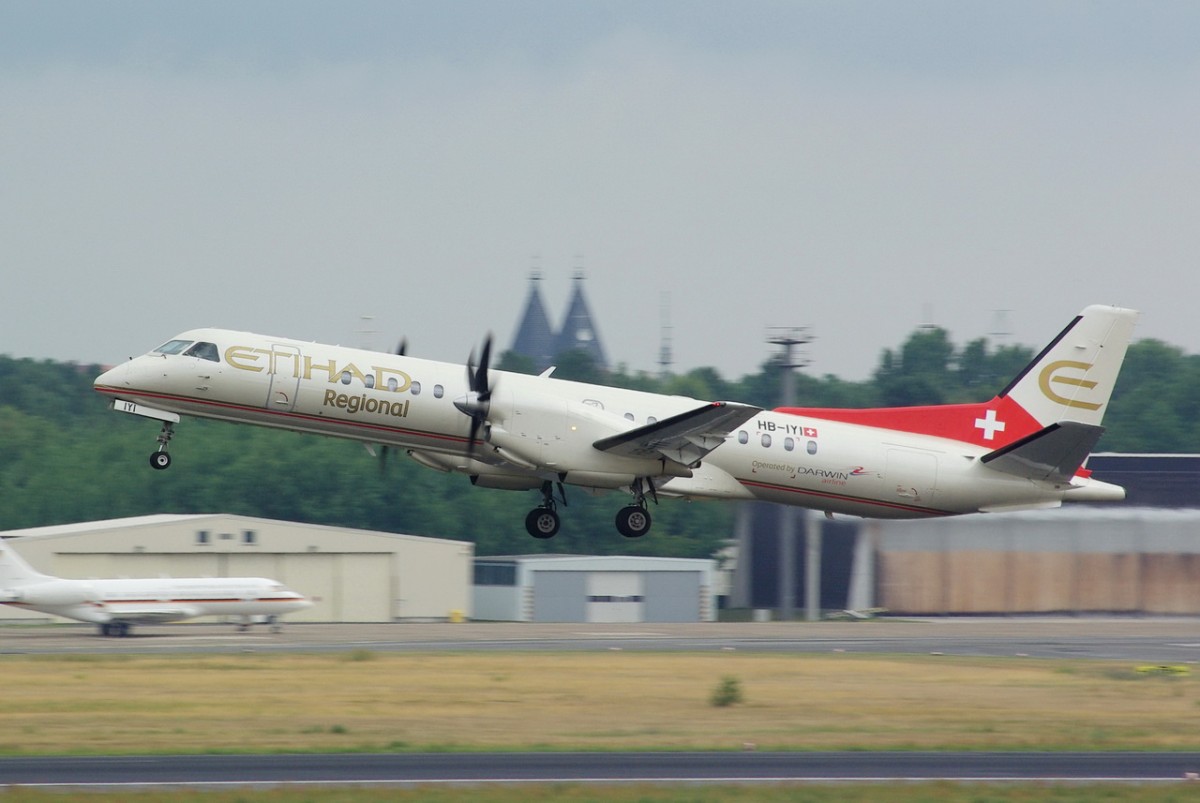 HB-IYI Etihad Regional Saab 2000   gestartet am 08.07.2015 in Tegel