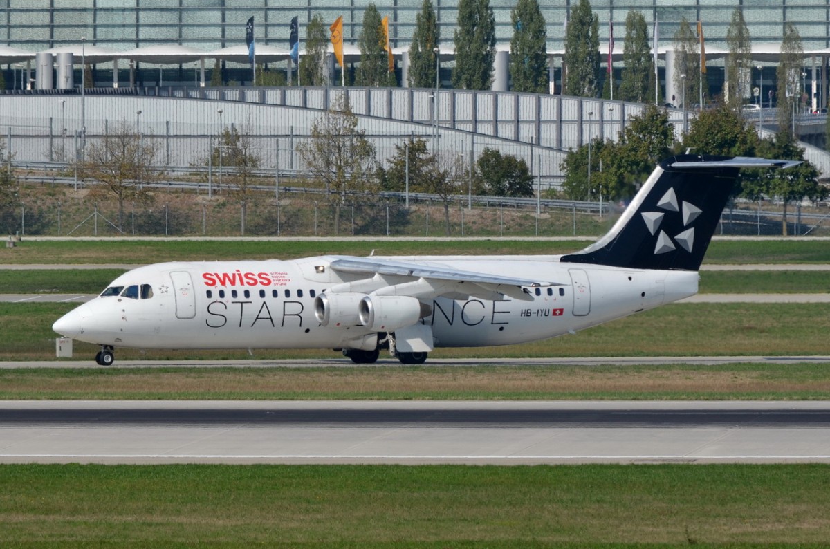 HB-IYU Swiss British Aerospace Avro RJ100   zum Start in Müncheen  11.09.2015