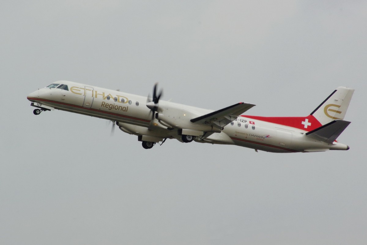 HB-IZP Etihad Regional Saab 2000   gestartet in Tegel am 08.07.2015