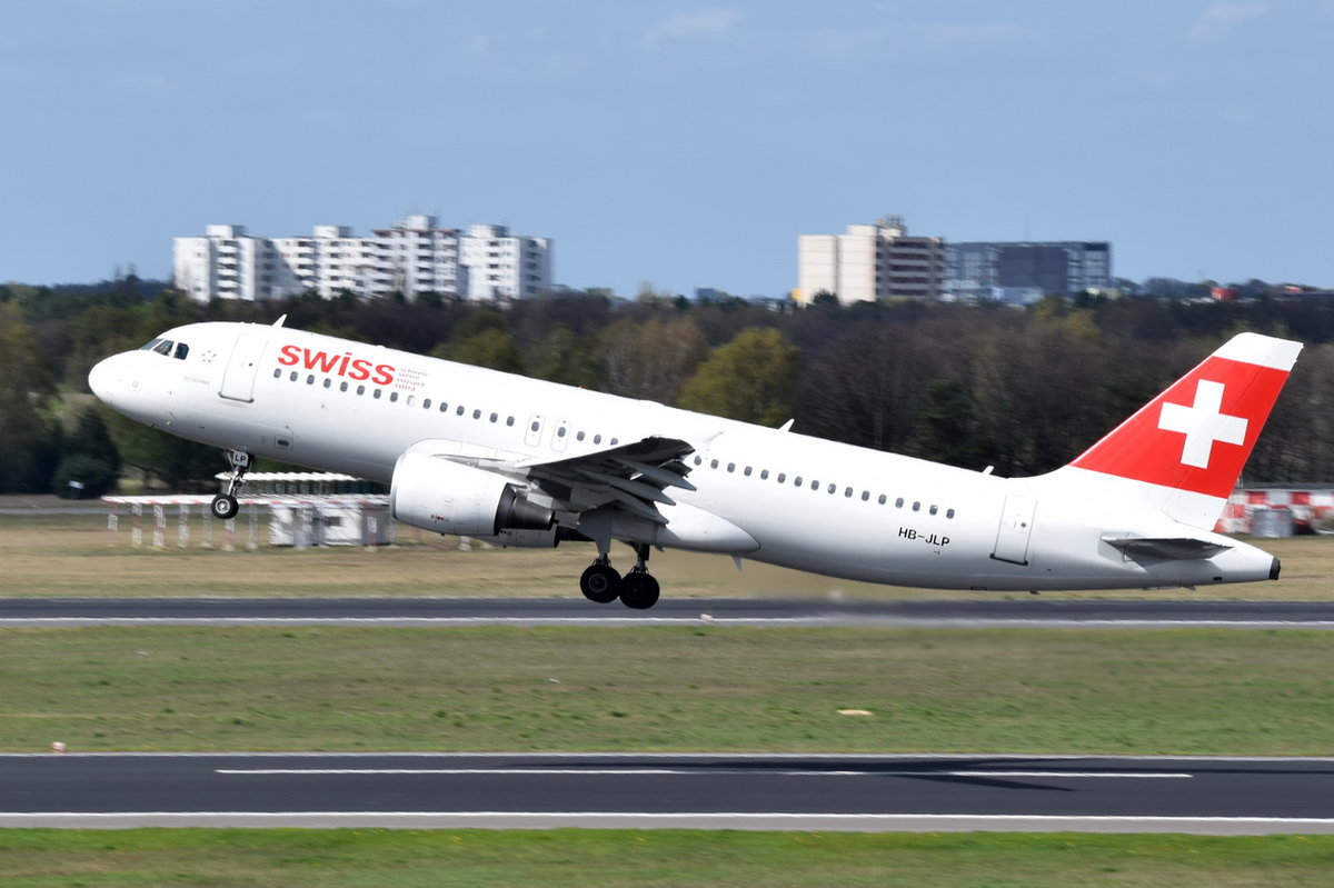 HB-JLP Swiss Airbus A320-214  in Tegel gestartet am 20.04.2016