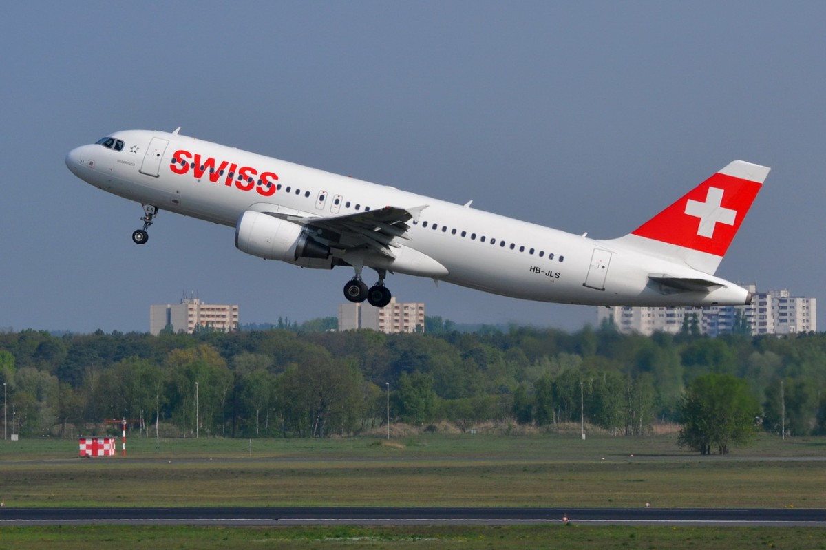 HB-JLS Swiss Airbus A320-214   gestartet in Tegel 23.04.2014