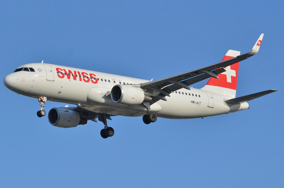 HB-JLT Swiss Airbus A320-214(WL)   in Tegel am 29.01.2015 beim Landeanflug