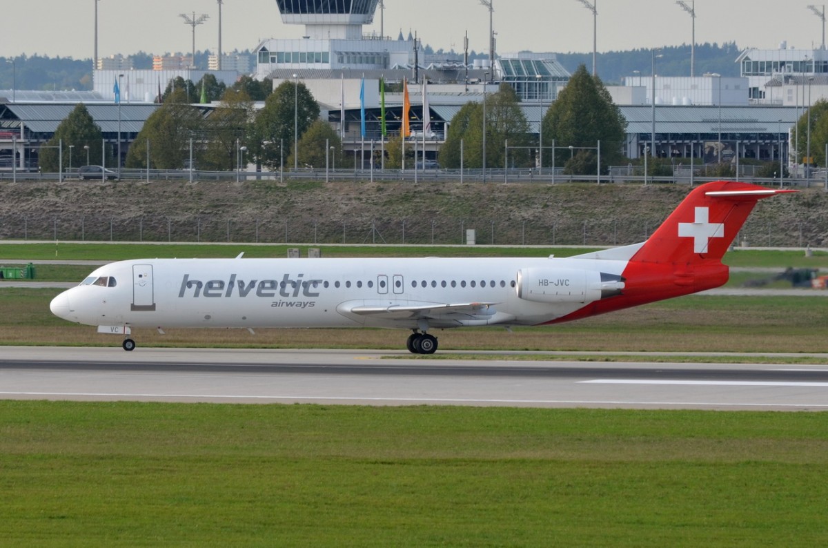HB-JVC Helvetic Airways Fokker F100   am 11.09.2015 in München am Start