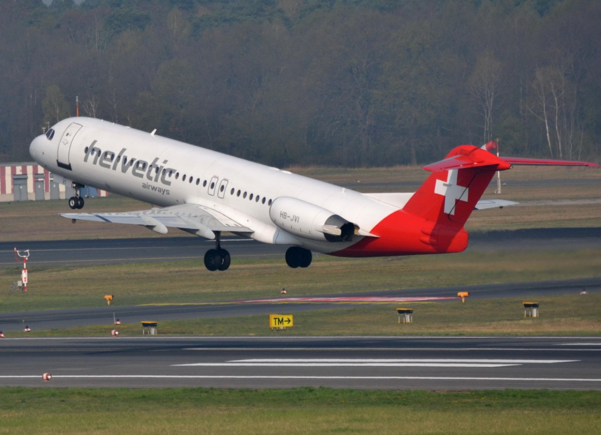 HB-JVI Helvetic Airways Fokker F100   gestartet am 03.04.2014 in Tegel