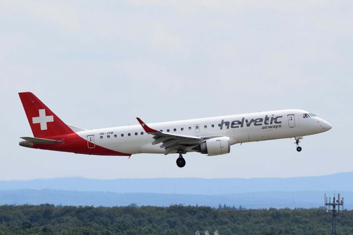HB-JVM Helvetic Airways Embraer ERJ-190LR (ERJ-190-100 LR)  beim Anflug auf Frankfurt am 01.08.2016