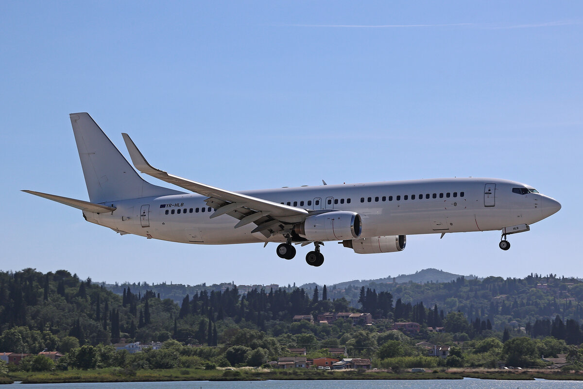 HelloJets (Operated for Israir), YR-HLB, Boeing B737- 8KN, msn: 35795/2829, 22.Mai 2025, CFU Corfu, Greece.