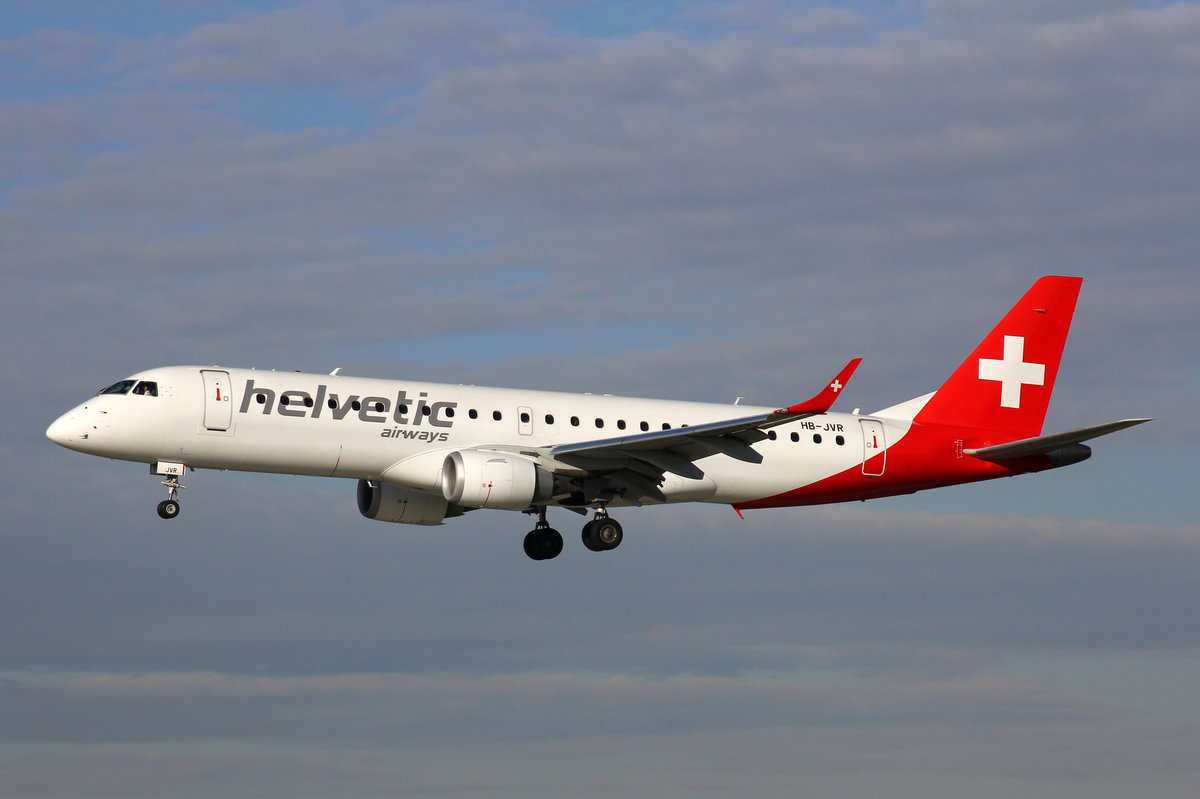 Helvertic Airways, HB-JVR, Embraer ERJ-190LR, msn: 19000435, 28.April 2016, ZRH Zürich, Switzerland.