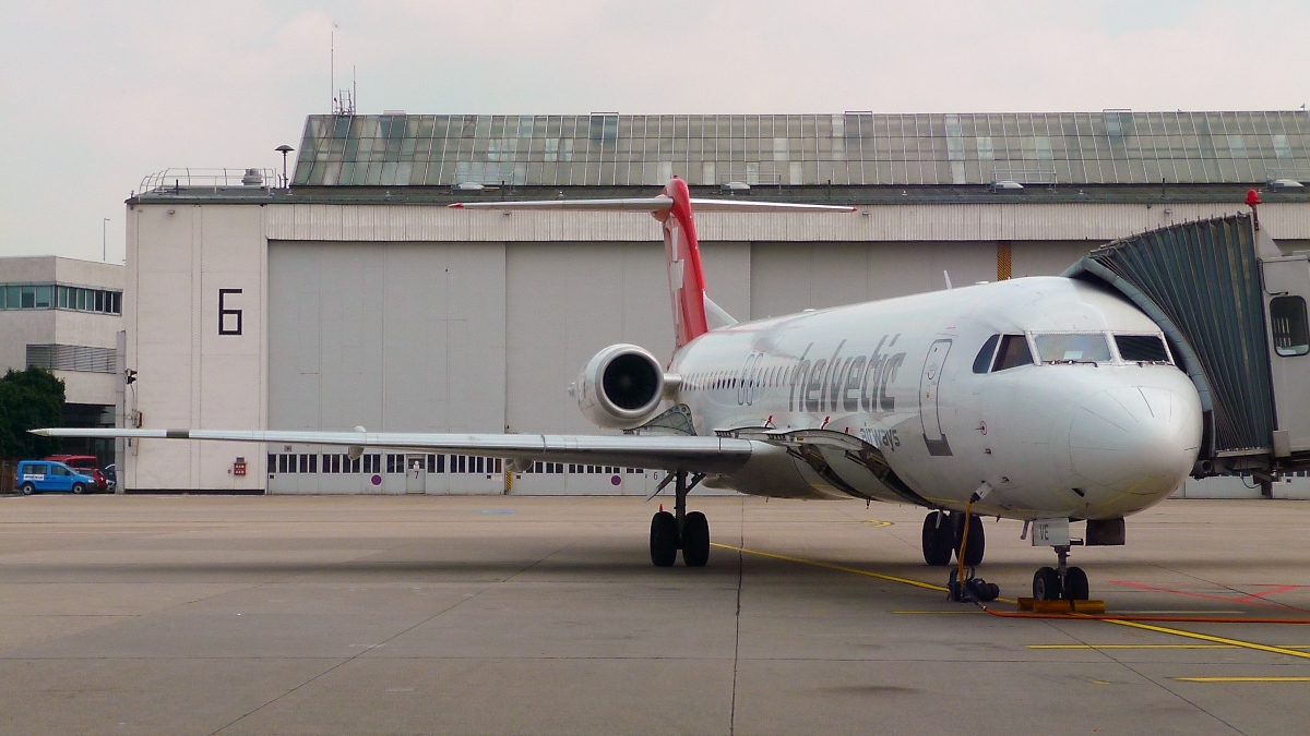 Helvetic Airways Fokker F100 HB-JVE in DUS, 11.6.13