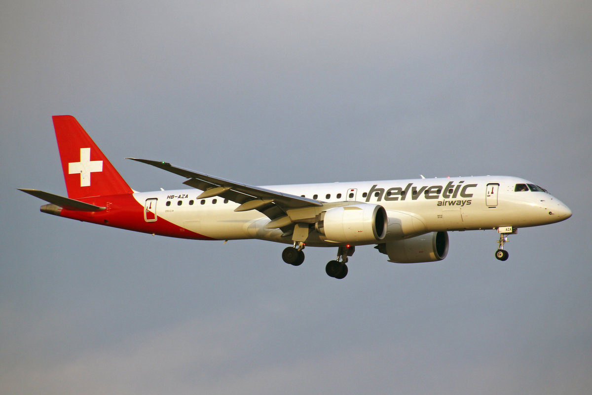 Helvetic Airways, HB-AZA, Embraer 190-E2, msn: 19020022, 12.Januar 2020, ZRH Zürich, Switzerland.