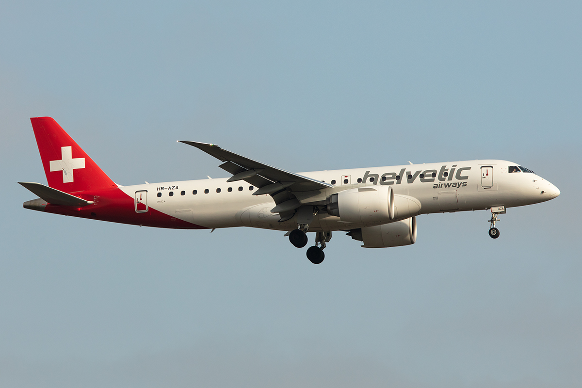 Helvetic Airways, HB-AZA, Embraer, ERJ-190-E2, 21.01.2020, ZRH, Zürich, Switzerland







