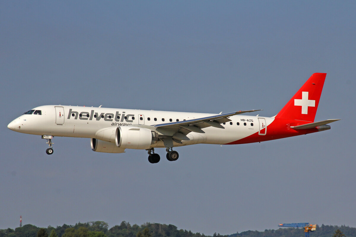 Helvetic Airways, HB-AZG, Embraer E190-E2, msn: 19020036, 10.Juli 2022, ZRH Zürich, Switzerland.